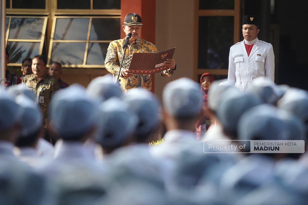 Foto 1 dari 9: Mengenang Masa Sekolah, Wali Kota Jadi Pimpinan Apel Di SMAN 1