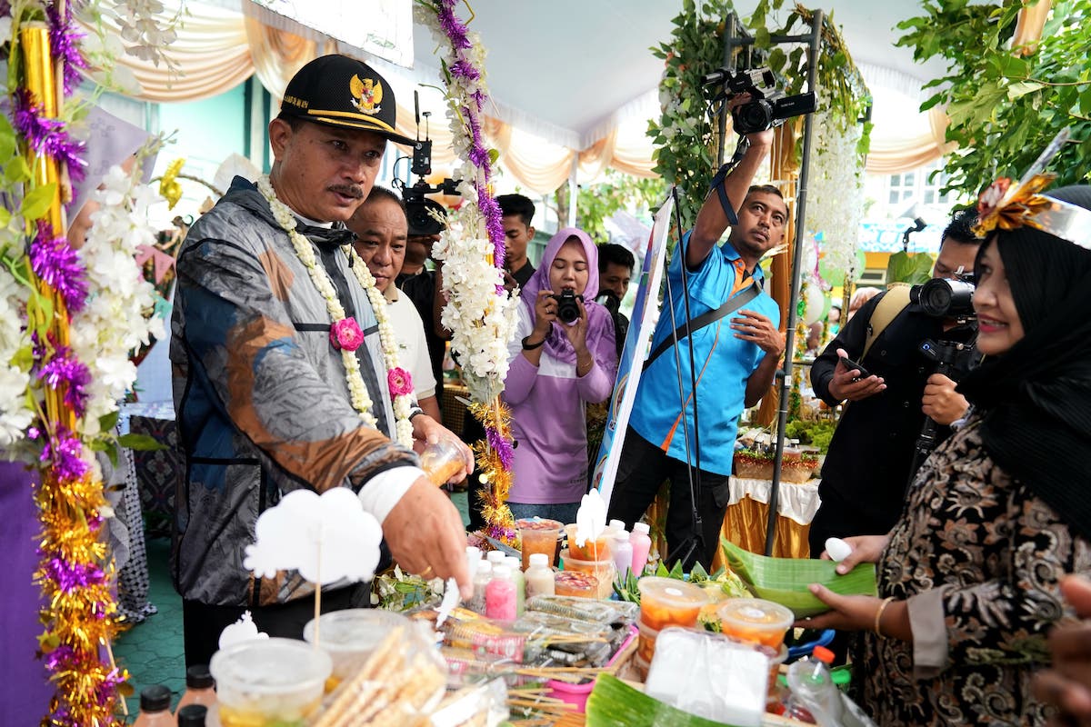 Foto 9 dari 9: Hadiri Peringatan HUT ke-17 SDN 01 Kartoharjo, Wali Kota: Saya Beri Hadiah Spesial