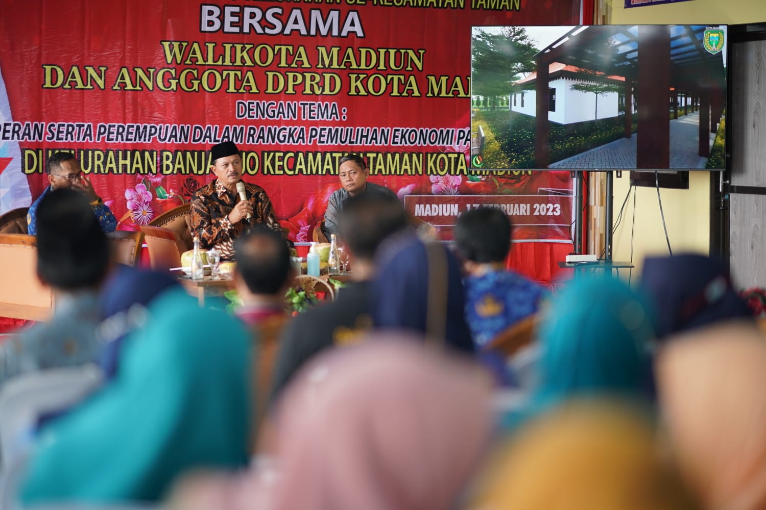 Foto 3 dari 10: Gelar Pertemuan Dengan Tokoh Masyarakat Di Banjarejo, Wali Kota Ajak Warga Sampaikan Usulan Pembangunan