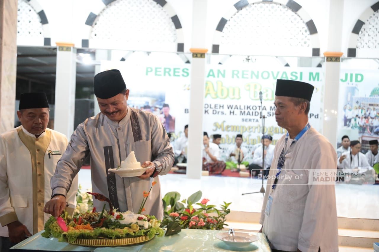 Foto 6 dari 13: Resmikan Masjid Abu Bakar, Wali Kota Harap Bawa Keberkahan Bagi Sekitar
