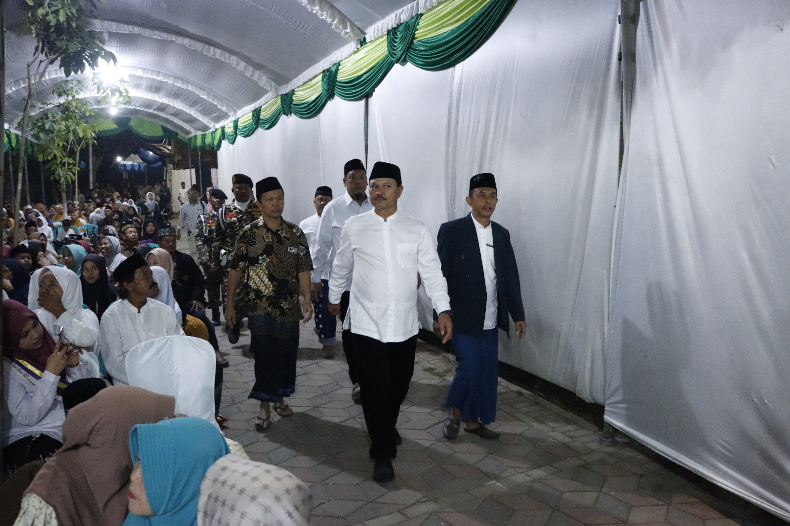 Foto 5 dari 5: Hadiri Peringatan Penting Ponpes Al Mujaddadiyyah, Wali Kota Beri Apresiasi Bagi Pesantren