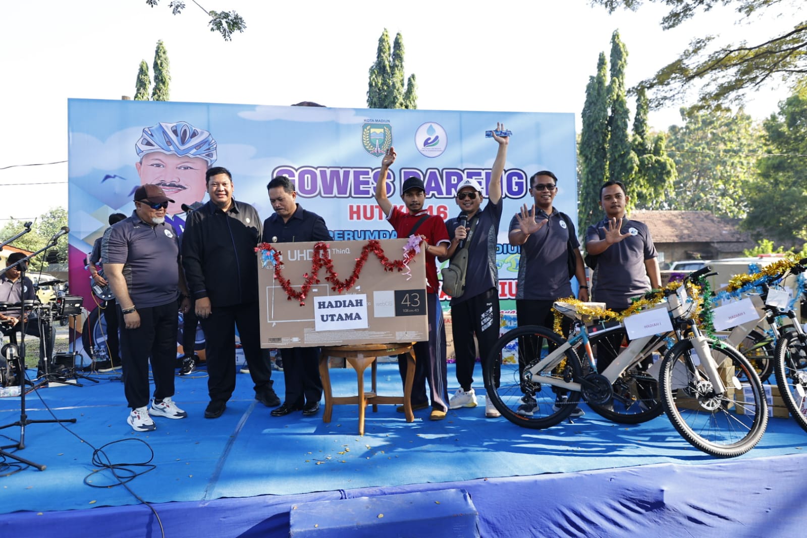 Foto 7 dari 8: Gowes Bareng Hari Jadi ke-46 PDAM Tirta Taman Sari, Wali Kota Ingatkan Jangan Jadi Korban Perubahan