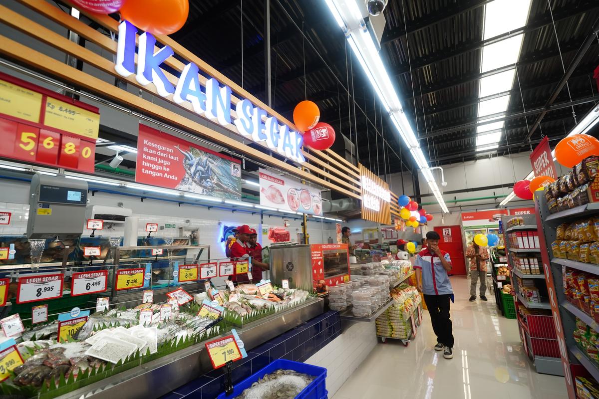 Foto 17 dari 19: Buka Gerai Pertamanya di Kota Pendekar, Superindo Nilai Madiun Punya Prospek Investasi Menarik