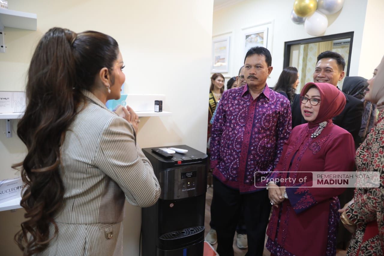 Foto 7 dari 14: Hadiri Pembukaan Klinik Estetika, Wali Kota Harap Bisa Jadi Daya Tarik Kota Pendekar