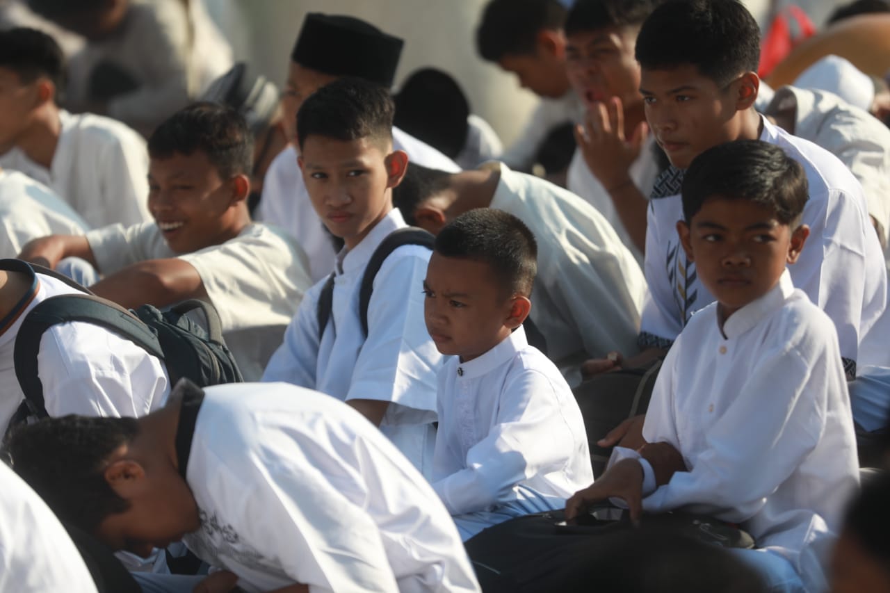 Foto 11 dari 14: Hadiri Peringatan Isra Mi’raj SMPN 7 dan 14 di PRC, Wali Kota Harap Jadi Momentum Mempertebal Keimanan