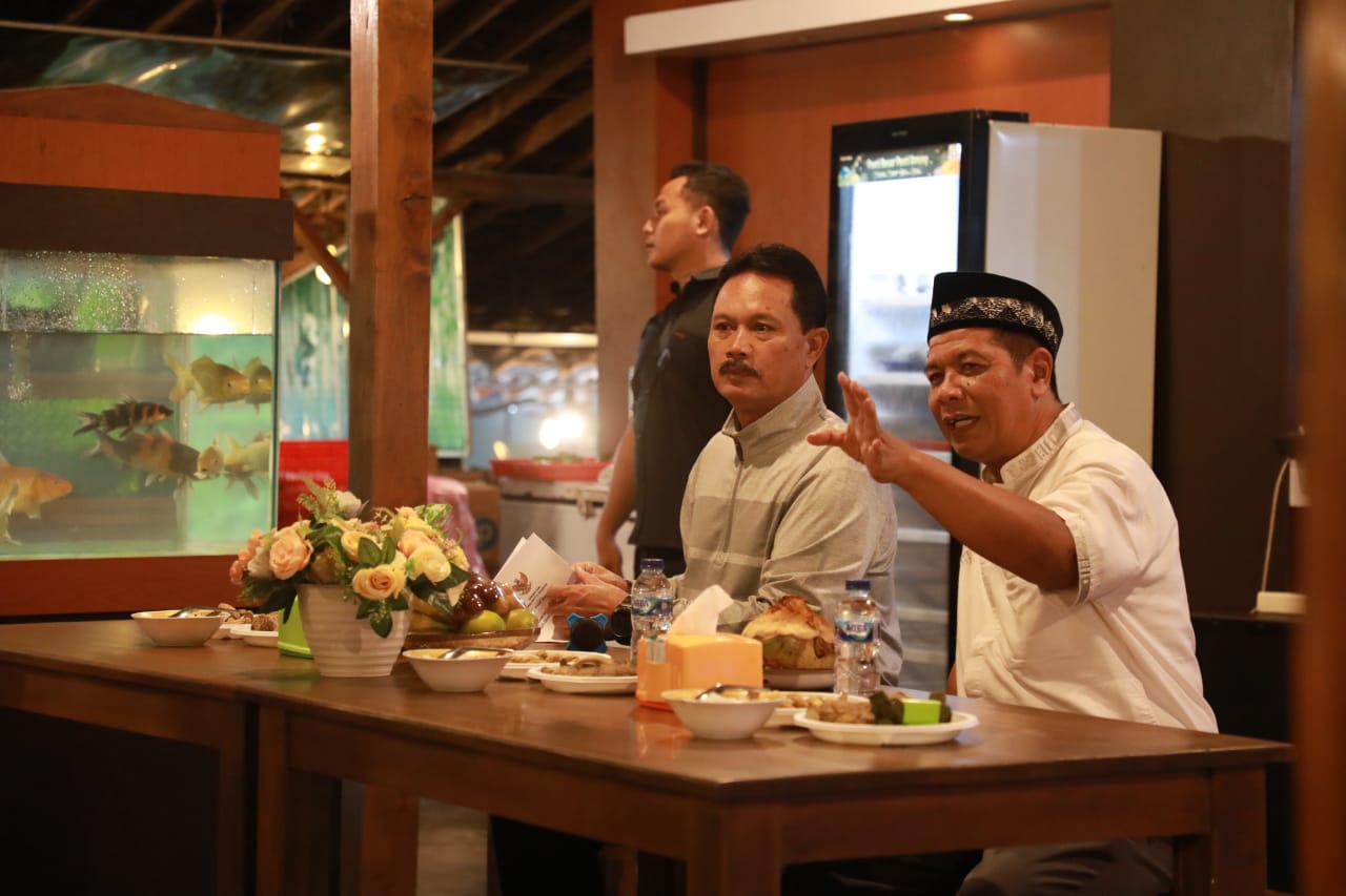 Foto 6 dari 8: Resmikan Grill Bebakaran, Wali Kota: Menambah Pilihan Kuliner Wisatawan