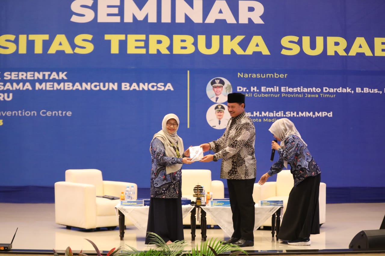 Foto 3 dari 14: Narasumber Seminar Hingga Kuliah Tamu UT, Wali Kota: Inovasi Jadi Kunci Membangun Negeri