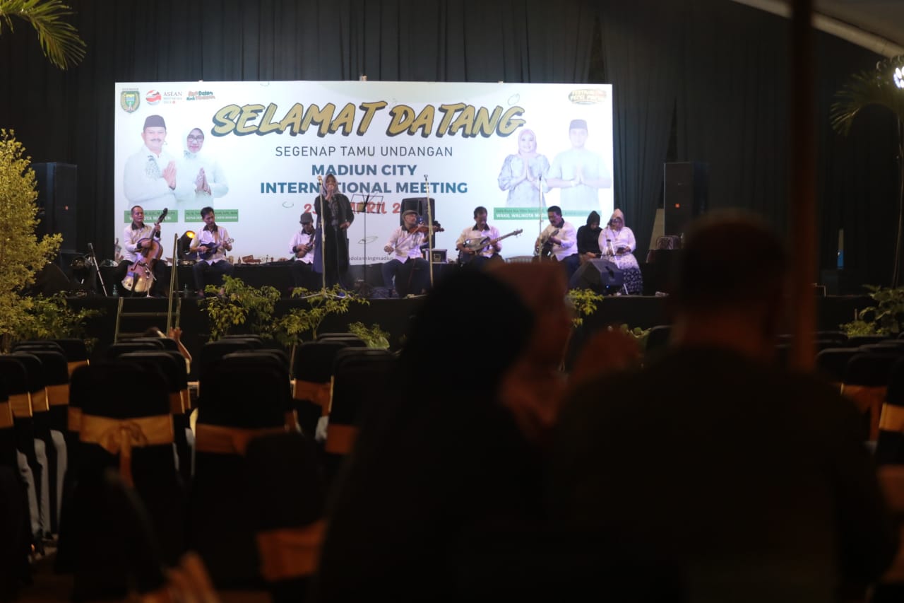 Foto 4 dari 8: Jangan Khawatir, Festival Pecel Pincuk Masih Digelar hingga 29 April