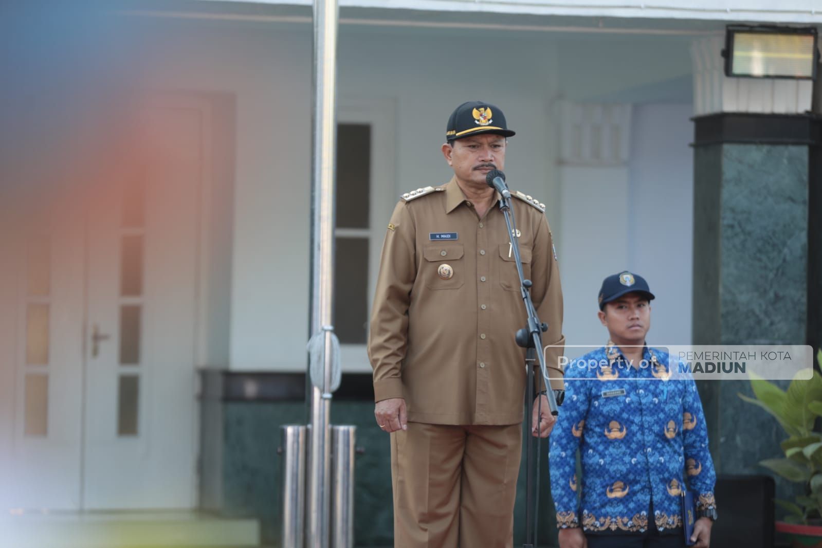 Foto 11 dari 12: Pimpin Apel HUT PMI ke-78, Wali Kota Kukuhkan 30 Sukarelawan PMI dan Beri Penghargaan ke Pendonor Terbanyak