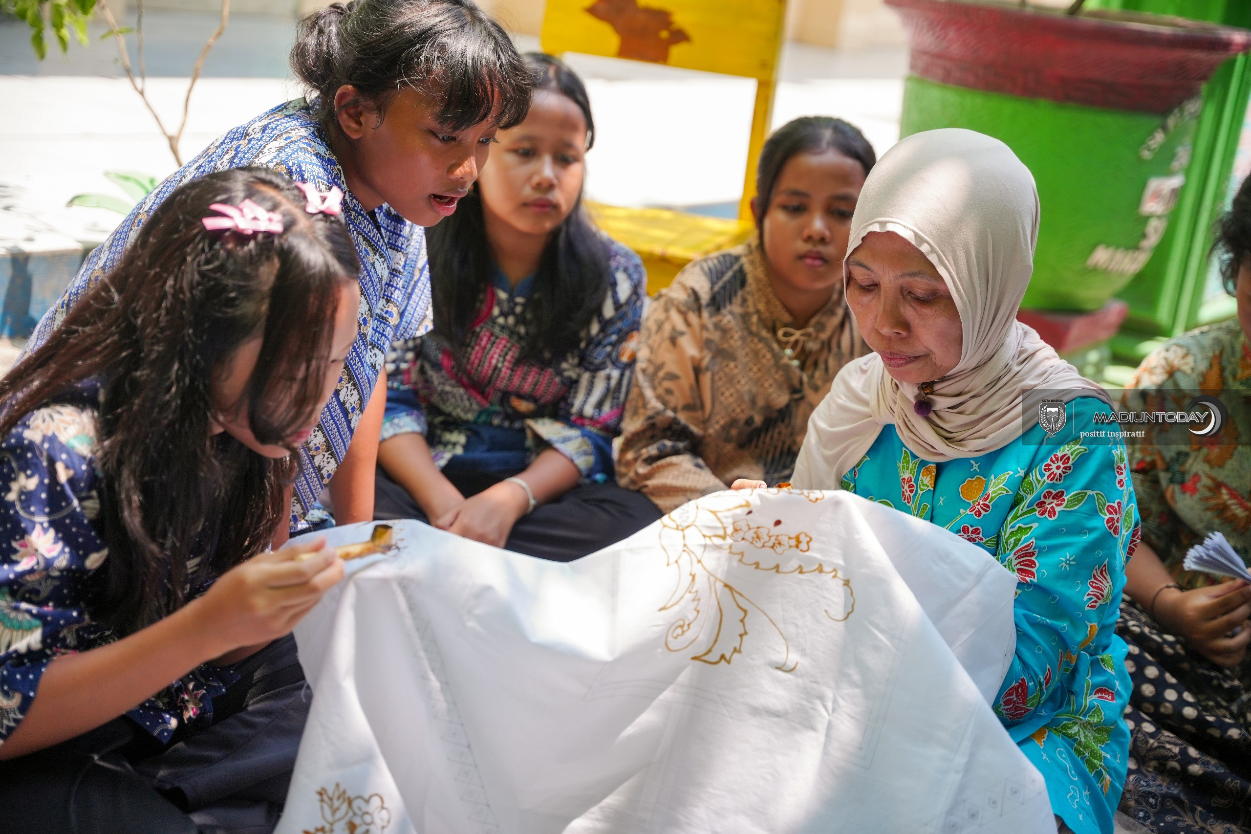 Foto 7 dari 9: Dari Baju ke Canting, Anak-anak Mulai Mengenal Batik Lebih Dekat