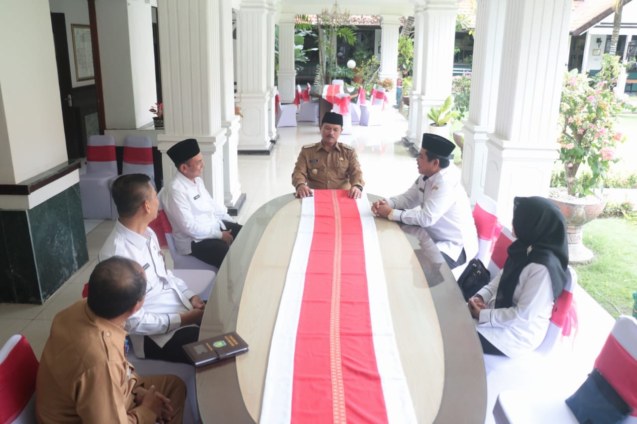 Foto 2 dari 8: Audiensi Dengan Kepala Kemenag, Wali Kota Harap Sinergitas Untuk Bangun Kota