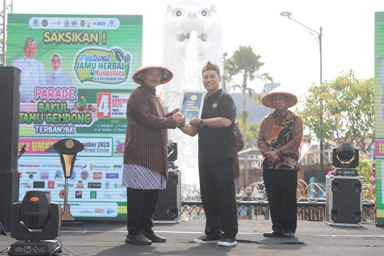 Foto 7 dari 14: Berangkatkan Festival Jamu Gendong Nusantara, Wali Kota: Ini Tinggalan Nenek Moyang, Jangan Ditinggalkan