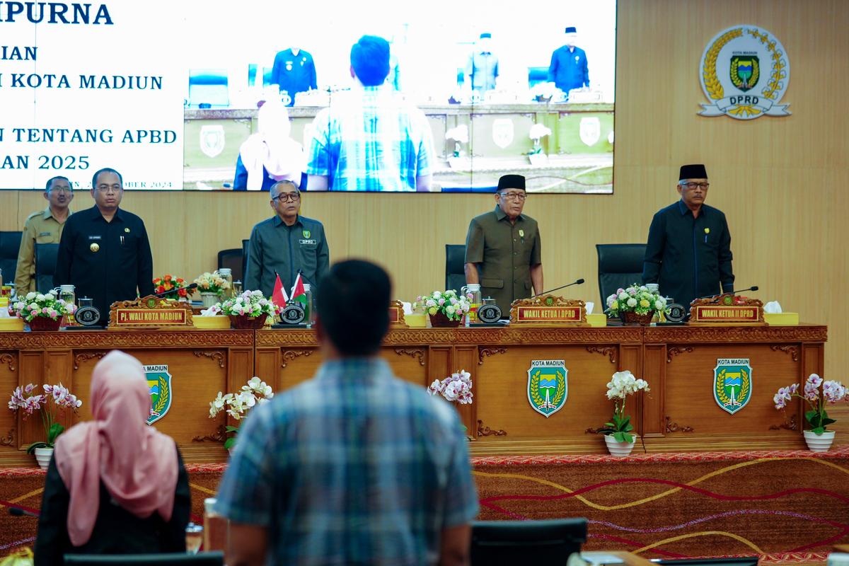 Foto 1 dari 8: Capai Rp 2 Triliun Lebih, Pj. Wali Kota Sampaikan Nota Keuangan Atas Raperda Kota Madiun Tentang APBD 2025