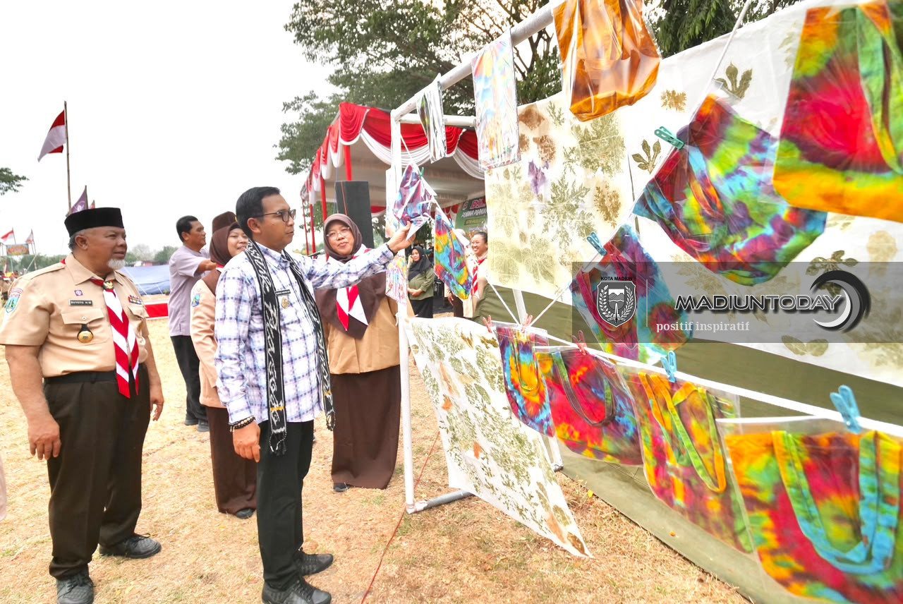 Foto 15 dari 15: Pramuka Prasiaga Perdana Digelar di Madiun, 200 Guru TK Dibekali Teknik Pembinaan Anak