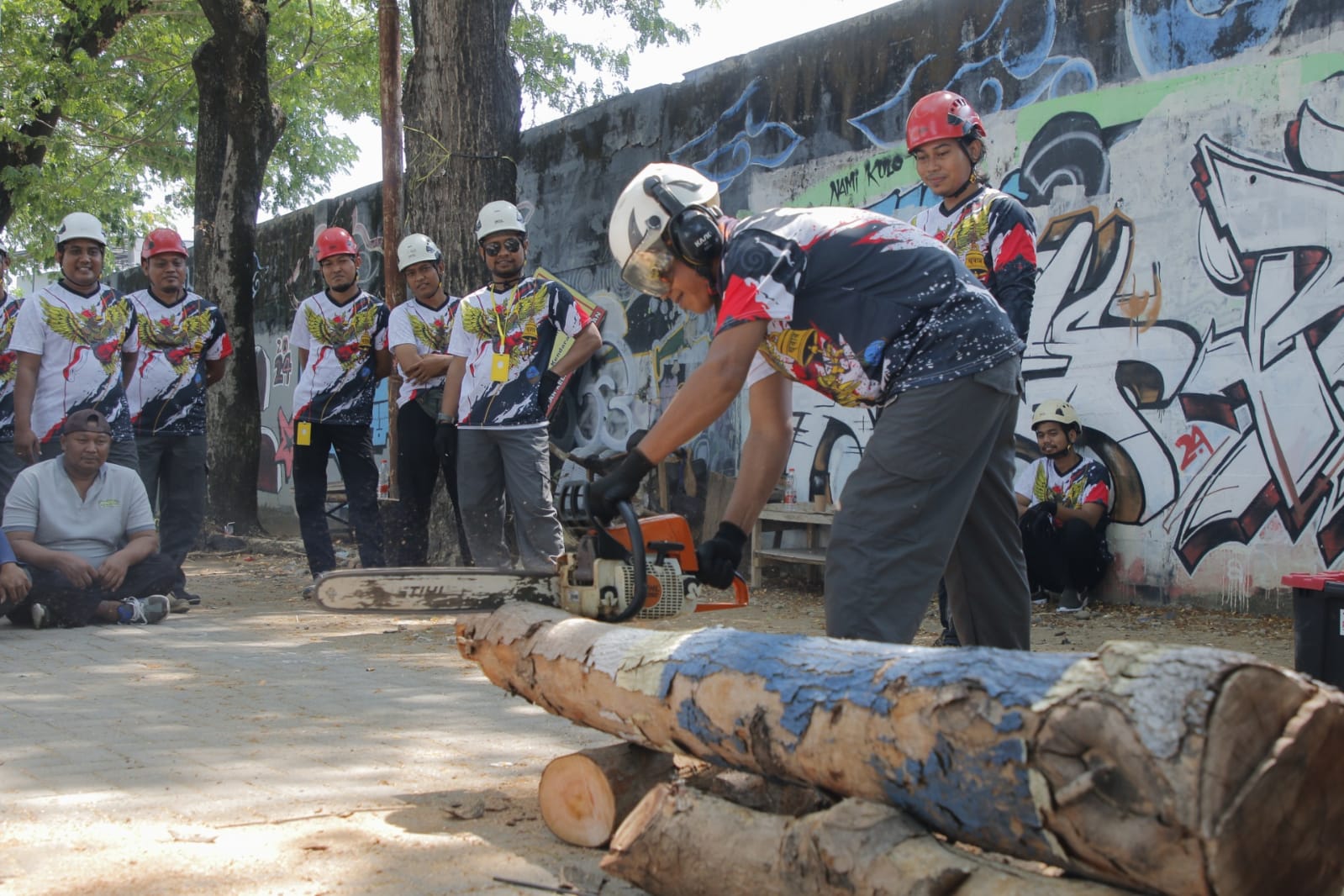 Foto 1 dari 9: Guna Tambah Skill, Puluhan Tim Pemangkas Pohon Perkim Dibekali Pelatihan