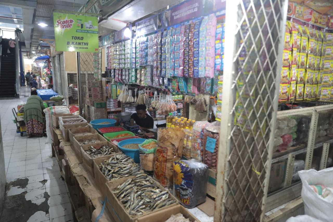 Foto 2 dari 7: Jawab Keluhan Pedagang Pasar Tradisional, Wali Kota Beri Diskon Sewa Kios 60 Persen Tahun Ini