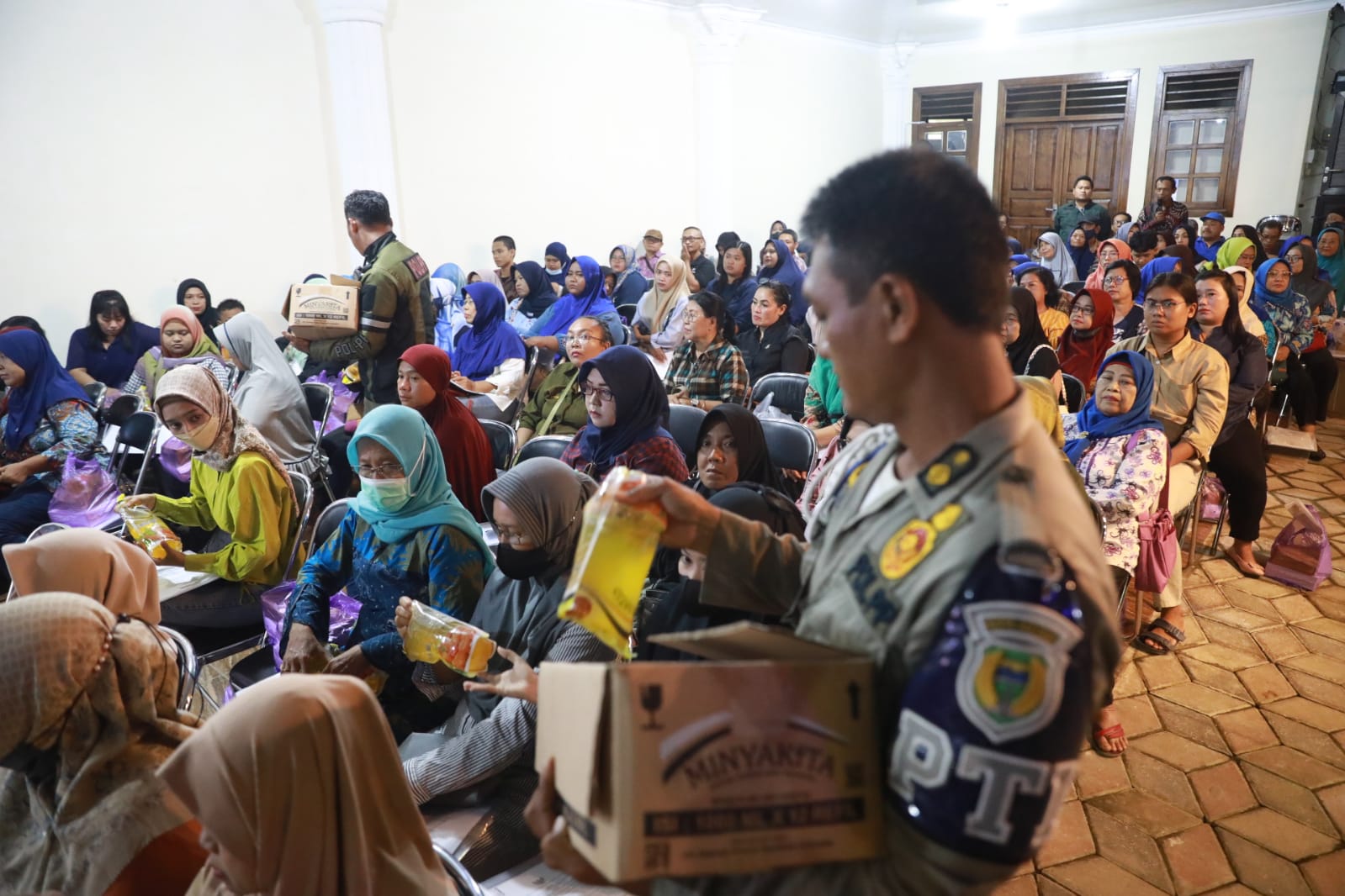 Foto 10 dari 13: Jadi Narasumber Evaluasi Perda, Wali Kota Apresiasi Masyarakat Aktif Beri Pendapat