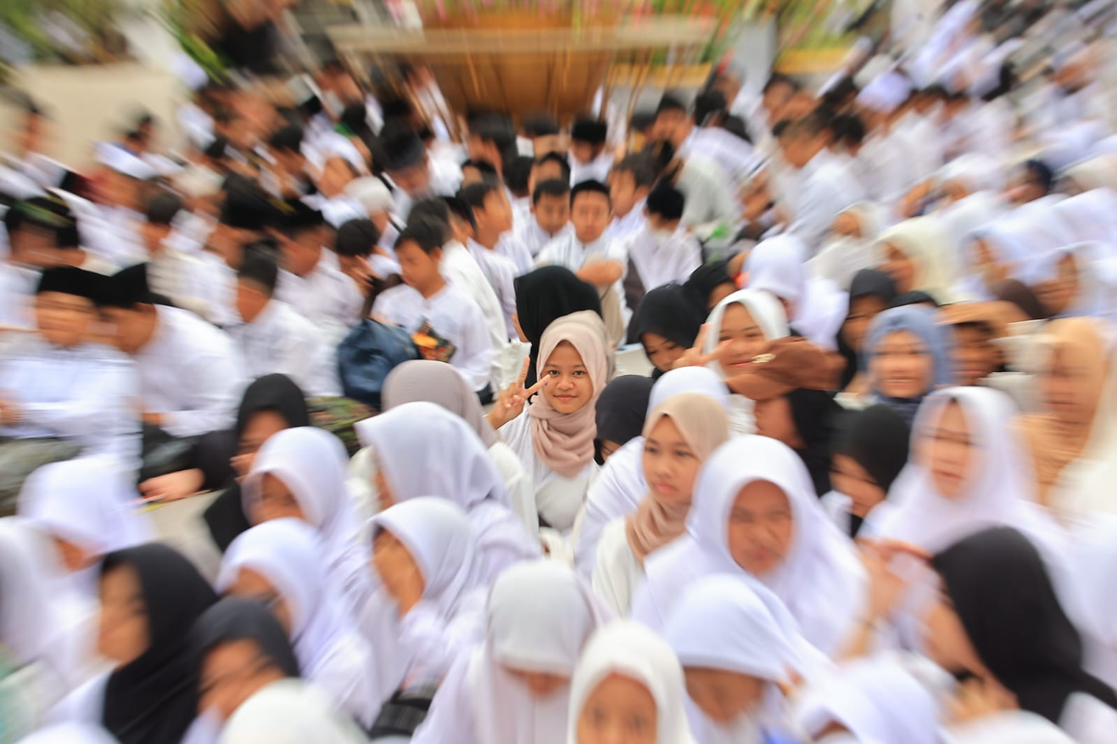 Foto 6 dari 7: Ribuan Pelajar Ikuti Peringatan Isra Mi’raj di PRC, Peringatan Serasa di Tanah Suci