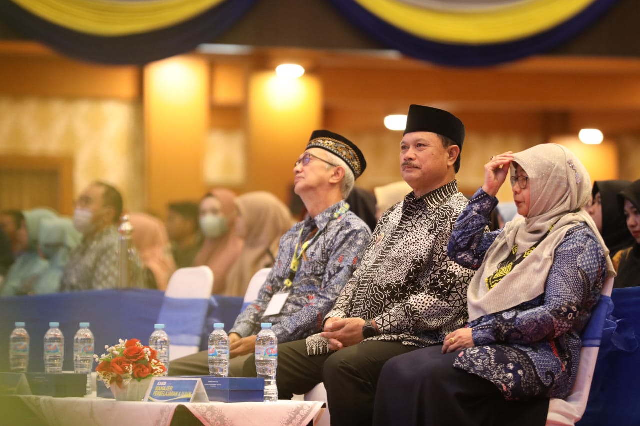Foto 10 dari 14: Narasumber Seminar Hingga Kuliah Tamu UT, Wali Kota: Inovasi Jadi Kunci Membangun Negeri