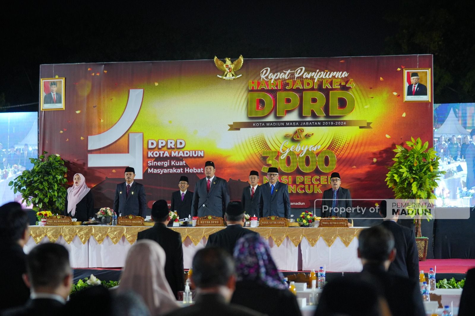 Hadiri Rapat Paripurna Hari Jadi ke-4 DPRD Kota Madiun, Wali Kota Apresiasi Konsep Paripurna di Tempat Umum
