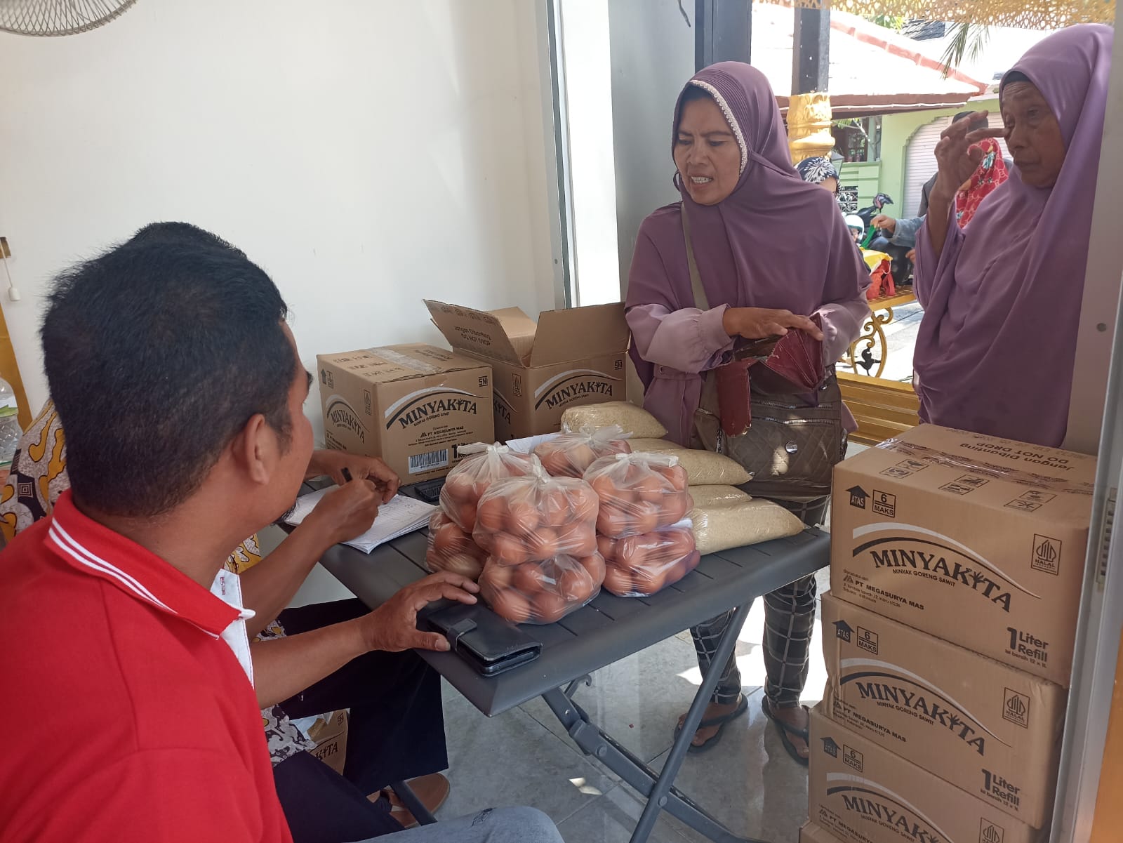 Foto 1 dari 2: Wartek Masih Jadi Jujukan, Bantu Warga Penuhi Kebutuhan Dengan Harga Murah