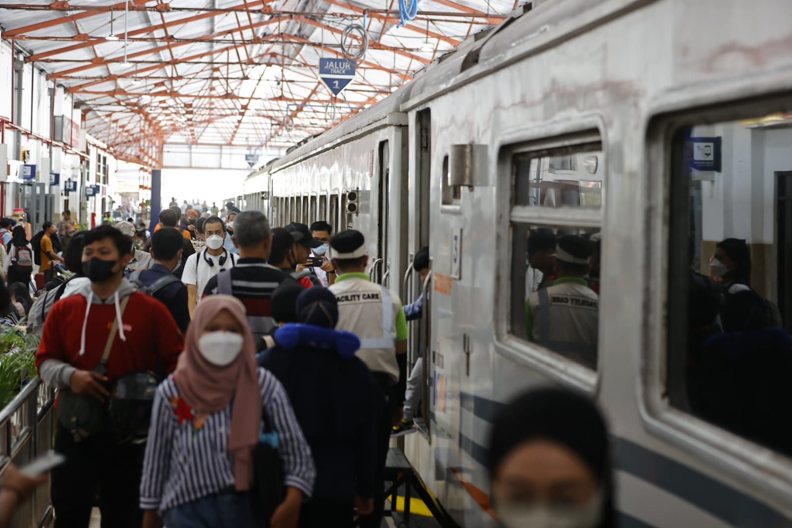 Foto 7 dari 9: Mudik Menggunakan Kereta Api