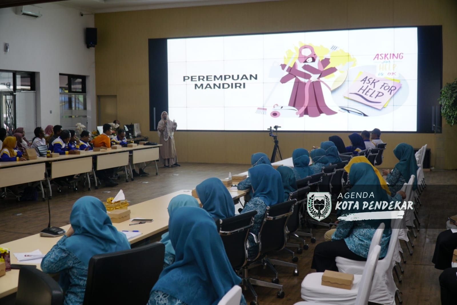 Foto 2 dari 17: Tingkatkan Peran Perempuan Dalam Ketahanan Keluarga, Diskominfo Gelar Sarasehan Bersama Ketua TP PKK Dan Influencer