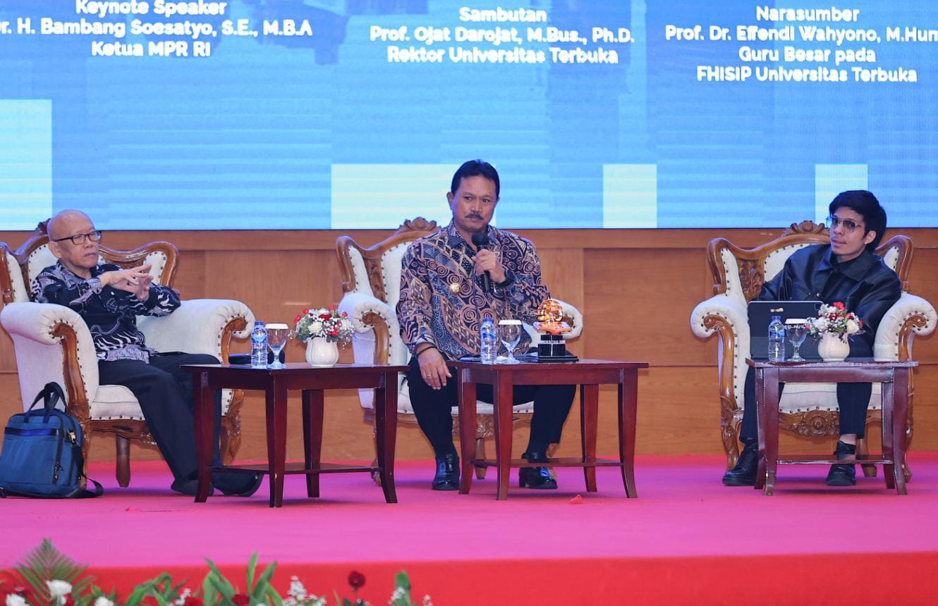 Foto 1 dari 5: Jadi Lulusan Pertama Doktor Administrasi Publik UT, Wali Kota Maidi Langsung Jadi Pemateri di Gedung MPR