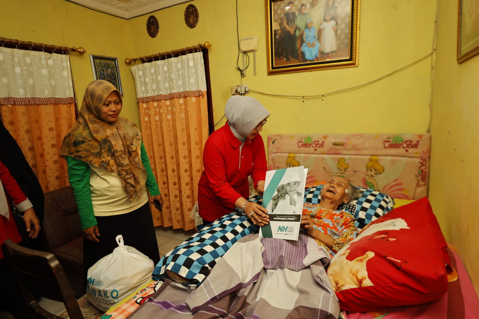 Foto 1 dari 9: Potret Haru dan Bahagia Para Penerima Bantuan Kursi Roda dari Wali Kota