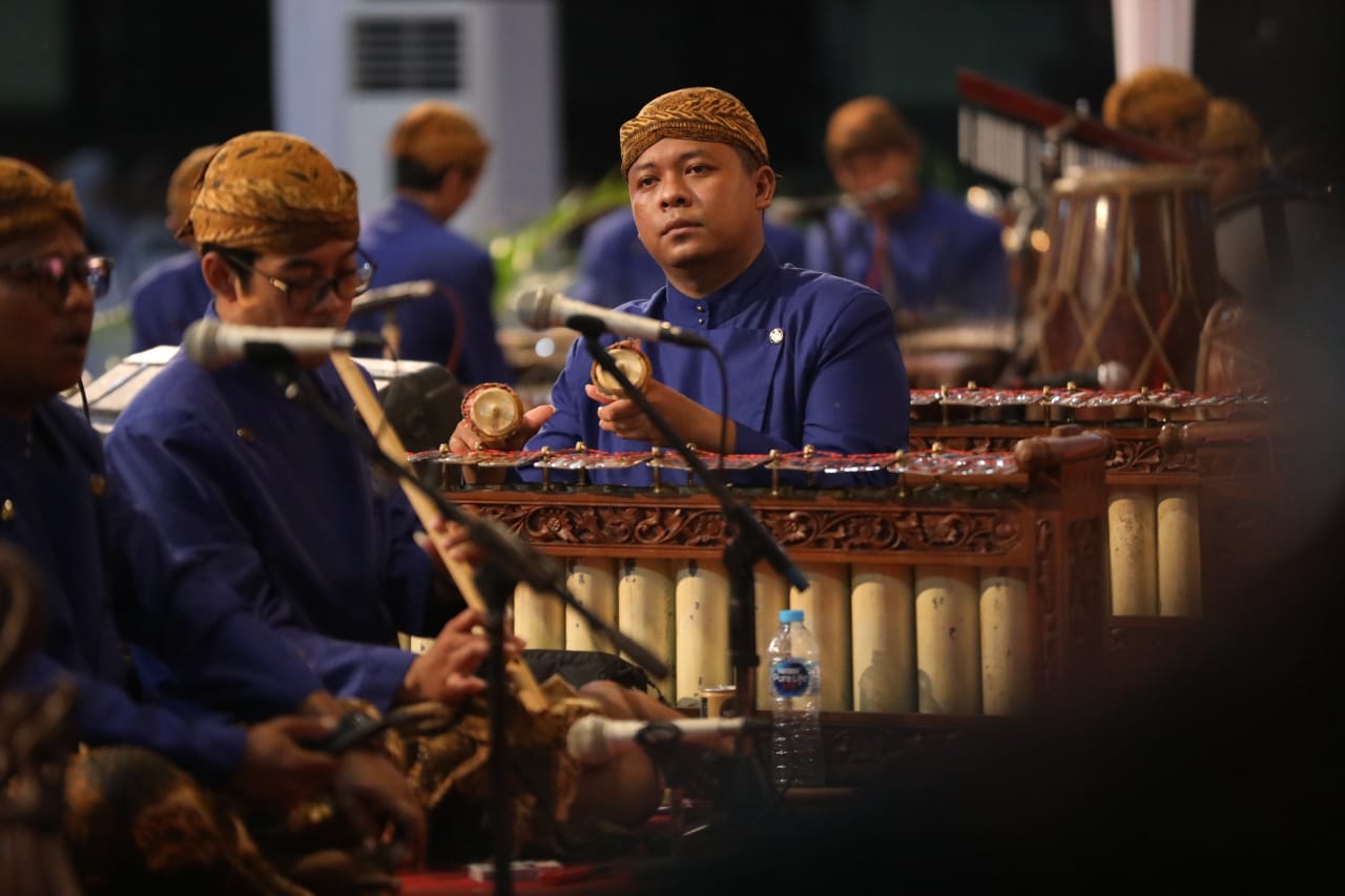 Foto 11 dari 11: Saksikan Pagelaran Wayang Kulit di Korem, Panglima: Kalau ke Kota Madiun dulu itu Nglencer