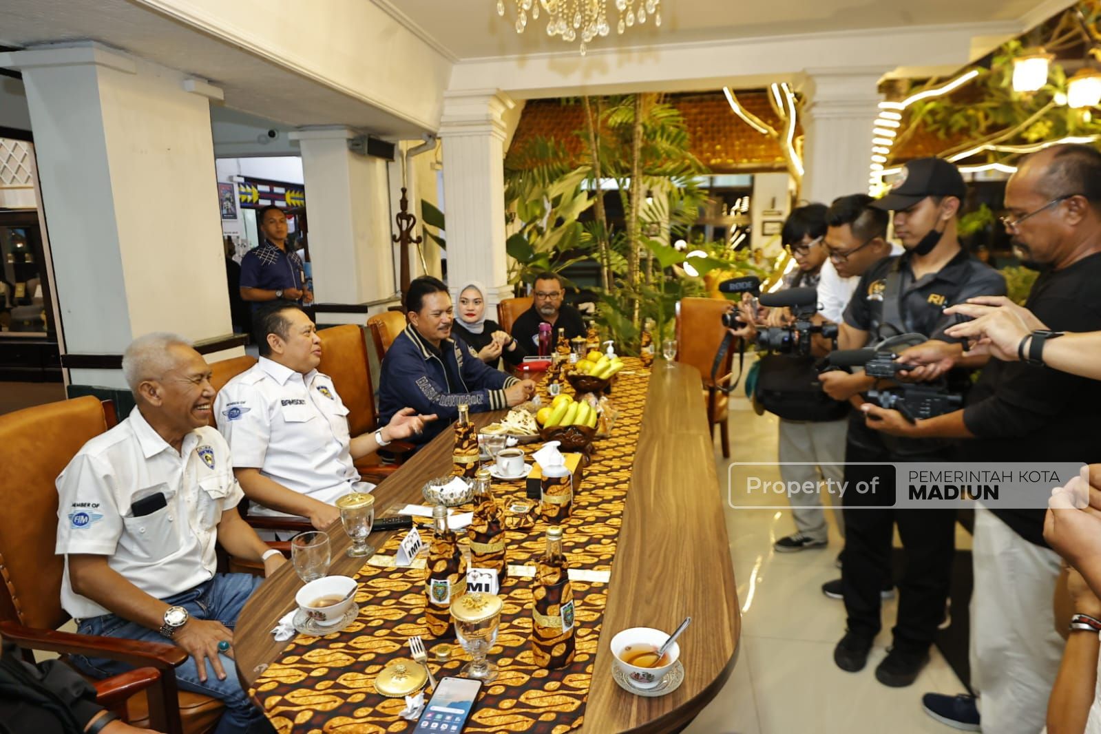 Foto 7 dari 9: Hadiri Gala Dinner IMI, Wali Kota Suguhkan Capaian Pembangunan Kota
