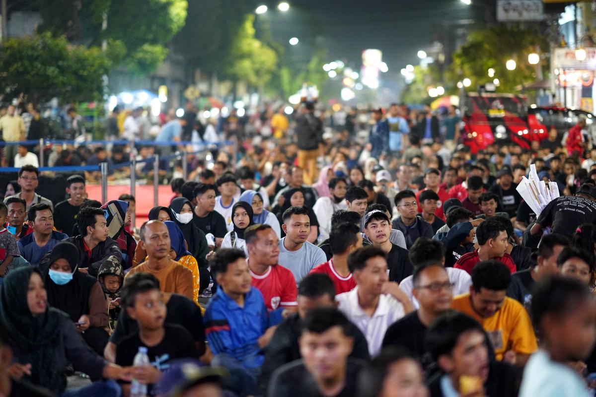 Foto 3 dari 9: Lagi, Pemkot Gelar Nobar Berhadiah, Pj Wali Kota: Ini Wujud Nasionalisme Kita Semua