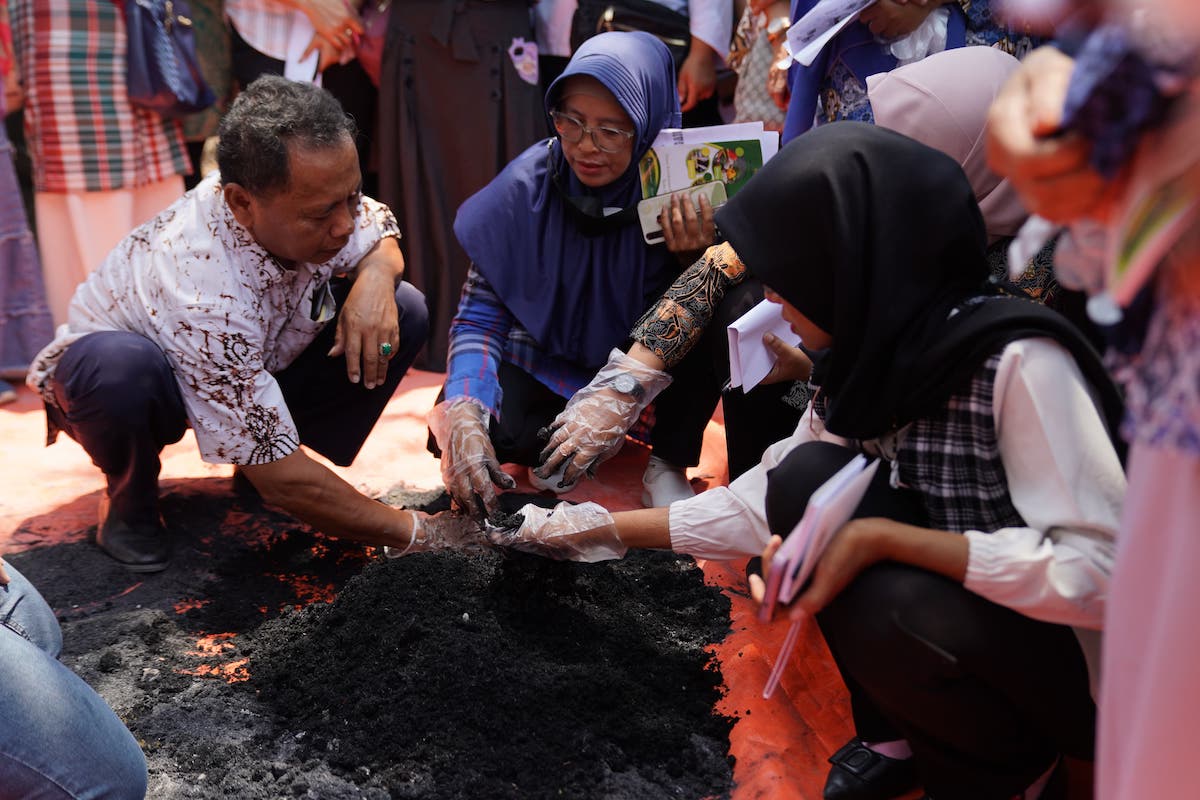 Foto utama berita: Optimalkan Keberadaan P2L, DKPP Beri Pelatihan Pembuatan Nutrisi Tanaman