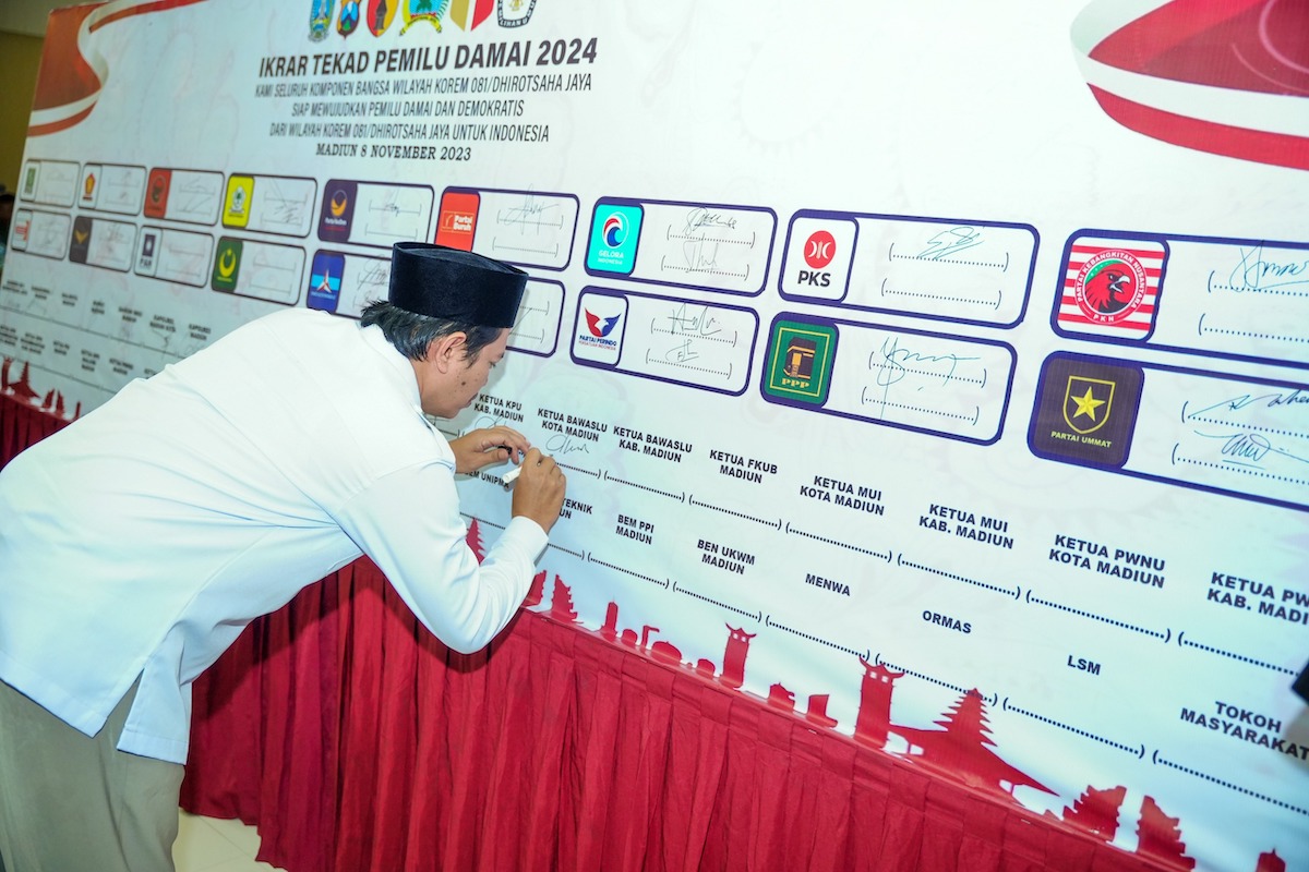 Foto 3 dari 3: Deklarasi Pemilu Damai, Danrem 081 DSJ: Kami Memegang Teguh Netralitas TNI