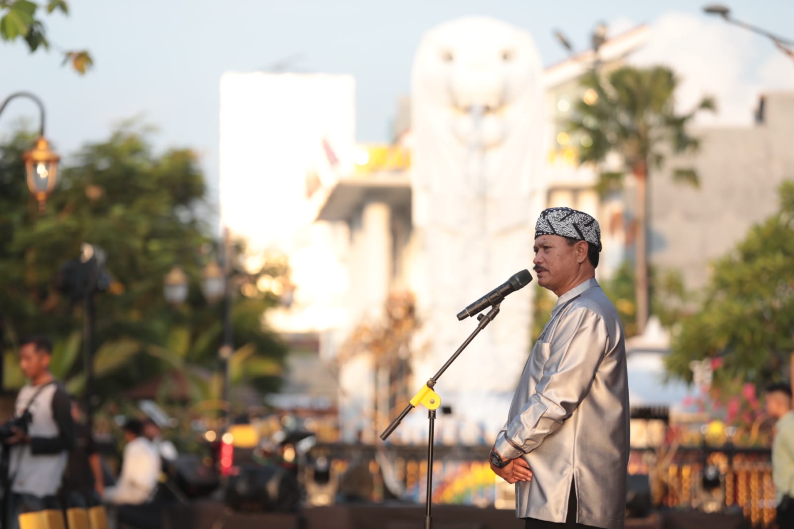 Foto 3 dari 17: Buka Festival Ramadan Bluder Cokro, Wali Kota Harap UMKM Kota Go Internasional