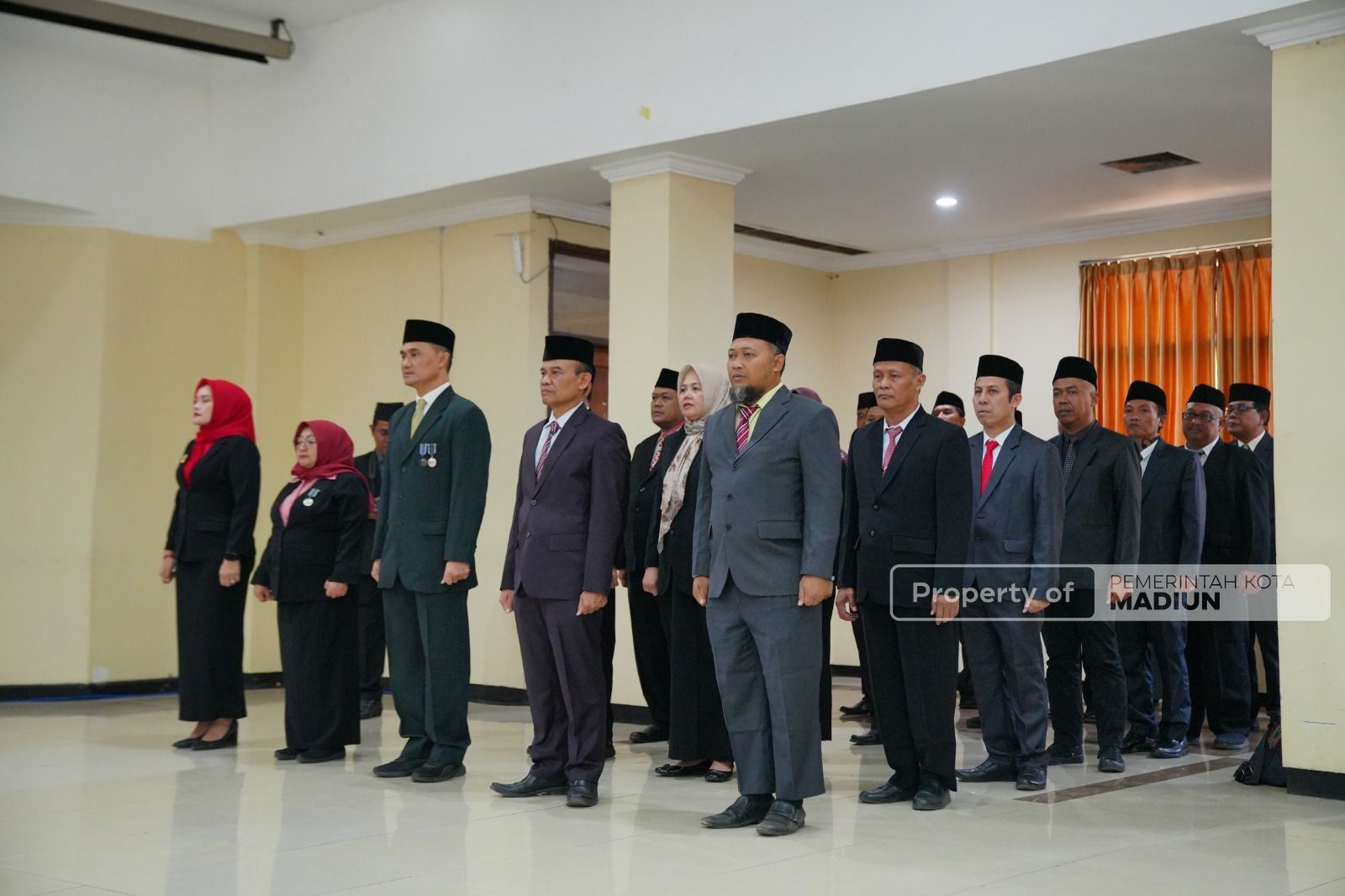 Foto 5 dari 8: 326 ASN Pemkot Madiun Raih Tanda Kehormatan Satyalancana Karya Satya, 78 Di antaranya Sudah Mengabdi 30 Tahun Lamanya
