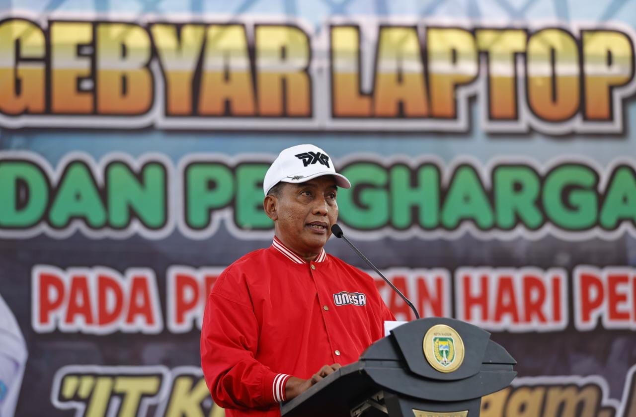 Foto 5 dari 7: Peringatan Hardiknas, Wali Kota: Kita Siapkan Generasi Emas 2045 Melalui Program Laptop