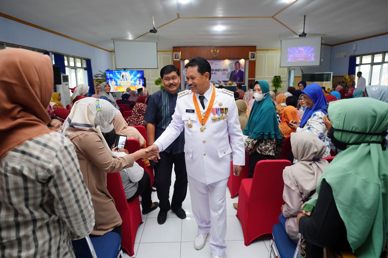 Foto 10 dari 10: Hadiri Reses Anggota DPR RI, Wali Kota Sampaikan Apresiasi