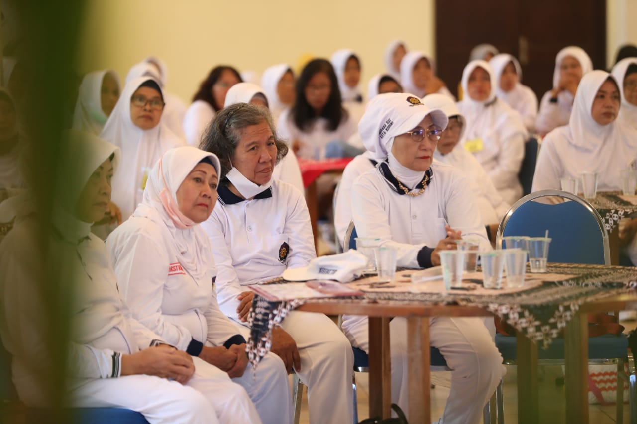 Foto 4 dari 11: Dukung Peningkatan Kesehatan Lansia, Wali Kota Gelar Pelatihan Instruktur Senam Lansia