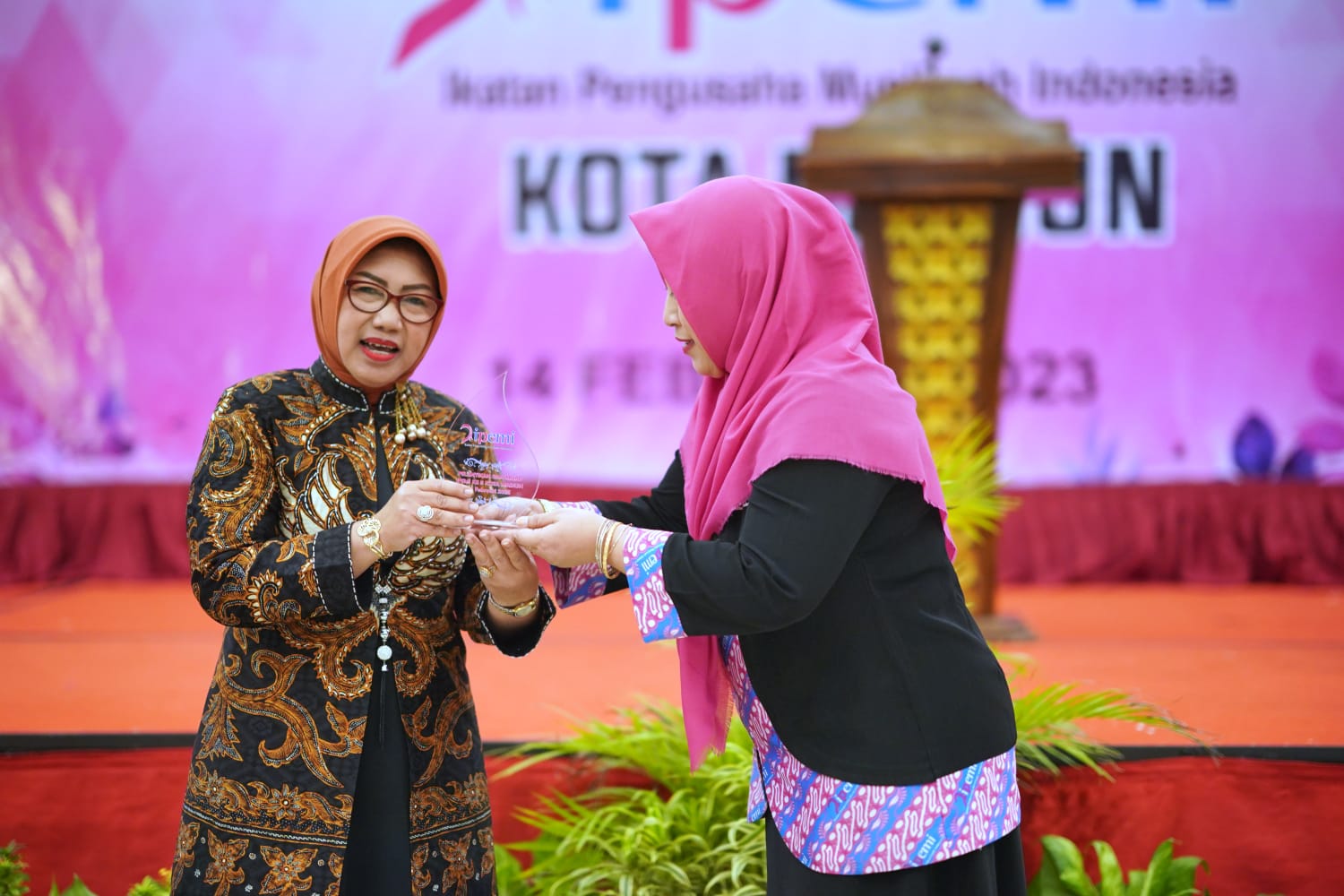 Foto 4 dari 10: Hadiri Pelantikan IPEMI, Wali Kota Pesan Tingkatkan Solidaritas Organisasi