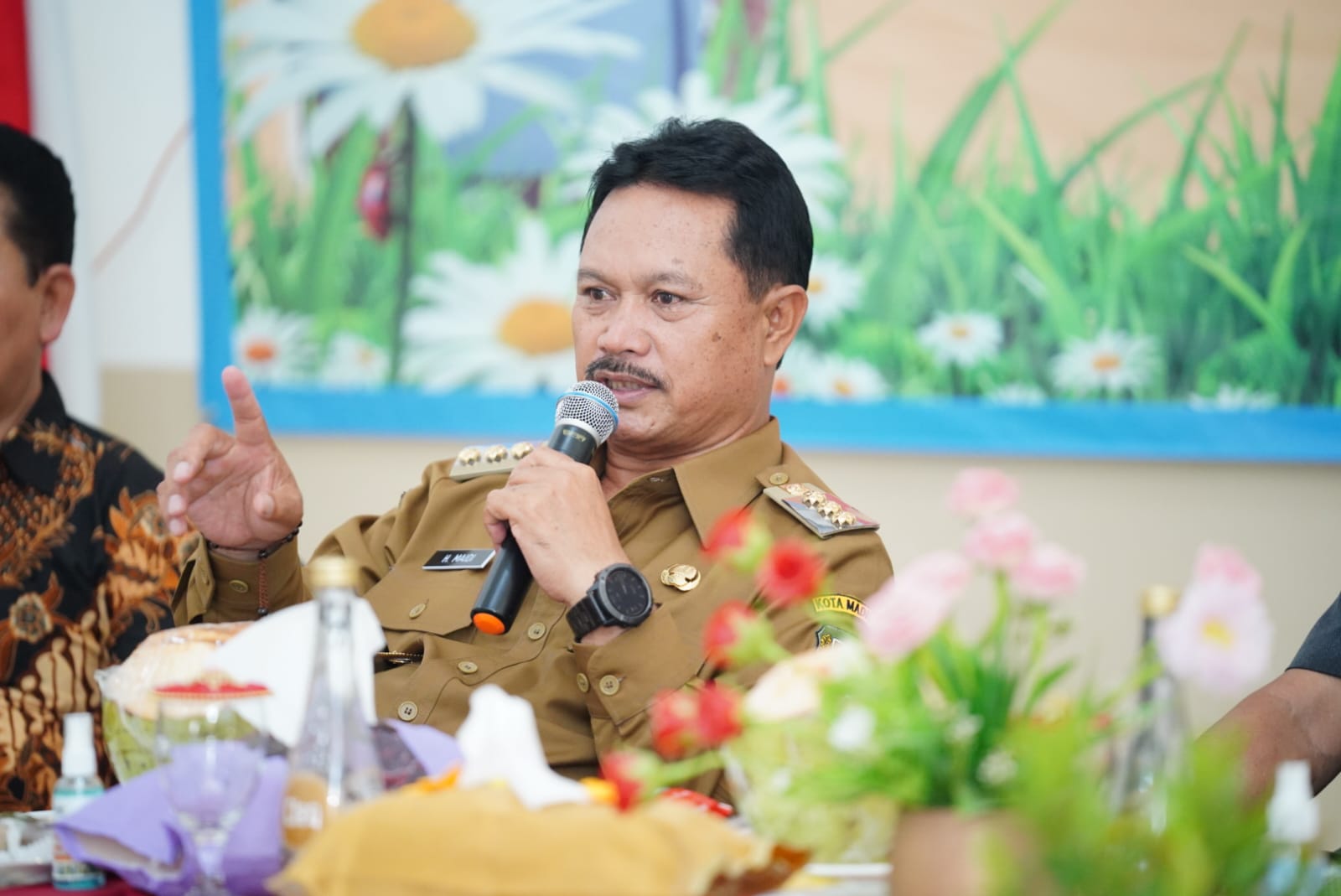 Foto 1 dari 8: Sambang Warga Demangan, Wali Kota Paparkan Upaya Pembangunan Kota