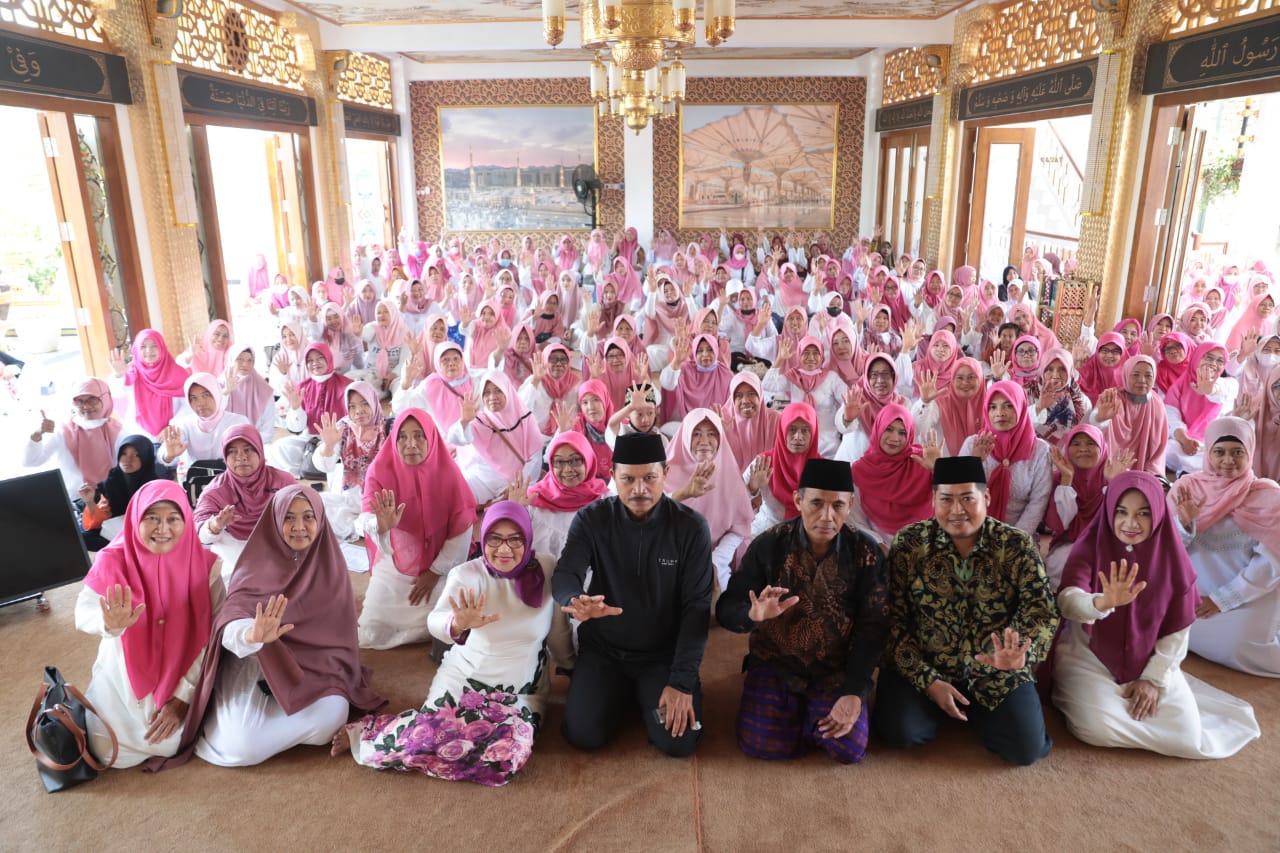 Foto 8 dari 14: Gelar Pengajian Bersama Janda Kota Madiun, Wali Kota Sampaikan Perkembangan Kota Agar Janda Melek Pengetahuan