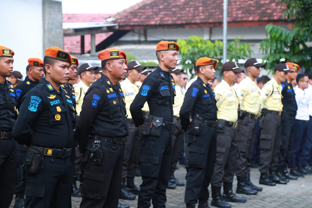 Foto 2 dari 4: Awali Masa Angkutan Lebaran 2023, PT KAI Laksanakan Apel Gelar Pasukan