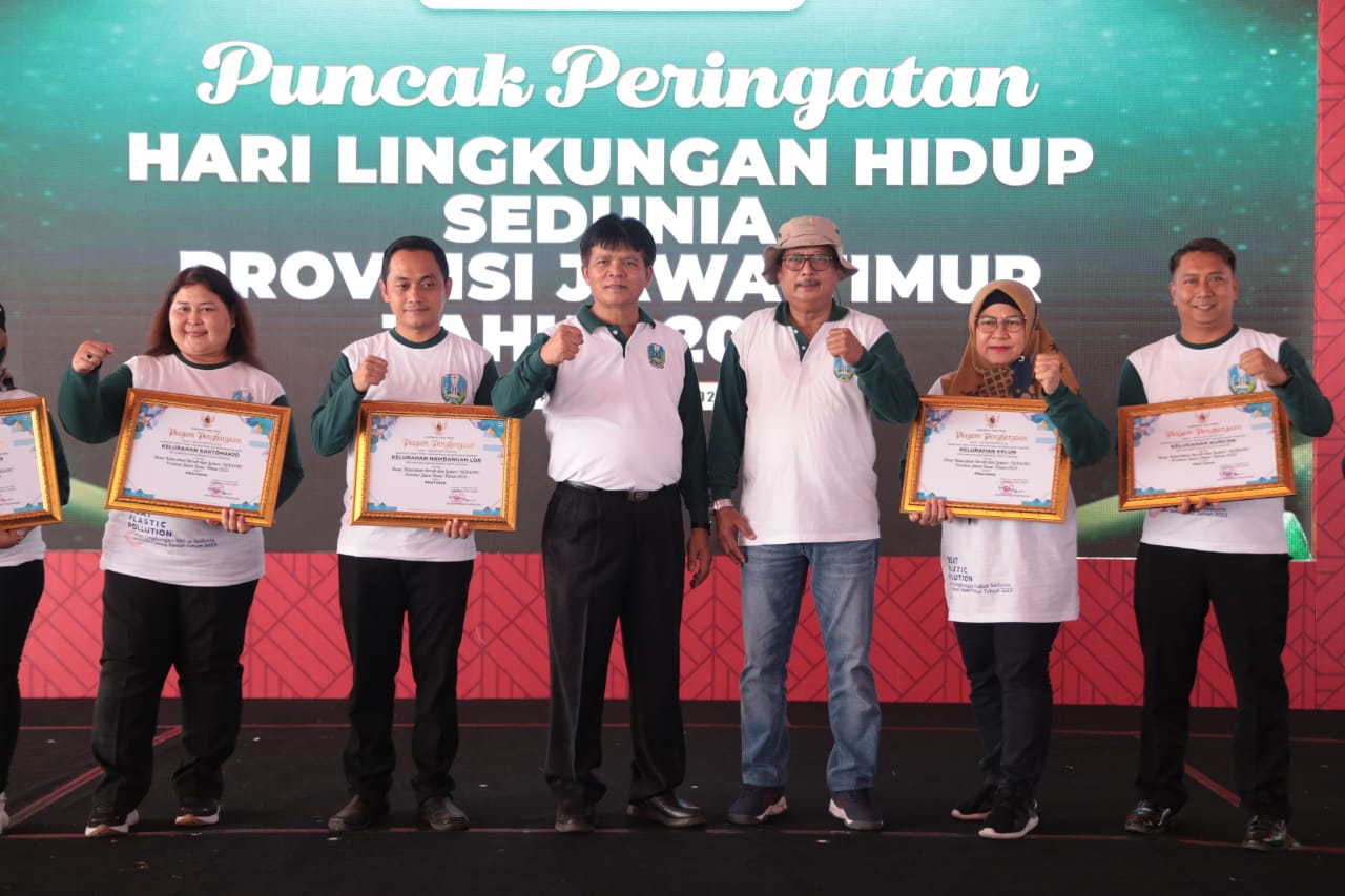 Foto 2 dari 10: Borong Penghargaan 11 Sekolah Raih Adiwiyata tingkat Provinsi, 4 Kelurahan Raih Kelurahan Berseri Tingkat Pratama