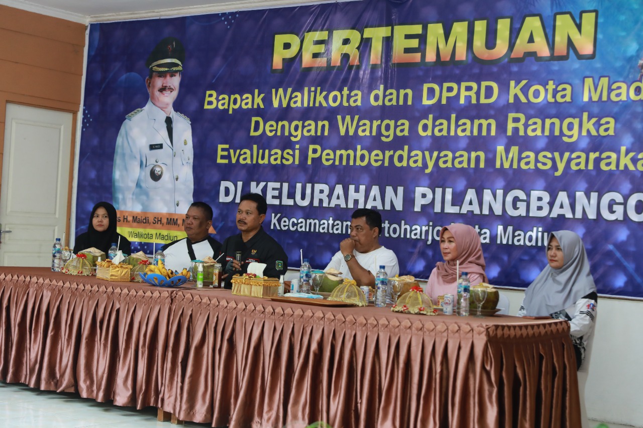 Foto 10 dari 15: Gowes Tiga Kelurahan, Wali Kota Serahkan Penghargaan Lomba Idol Hingga Cek Pembangunan Kota
