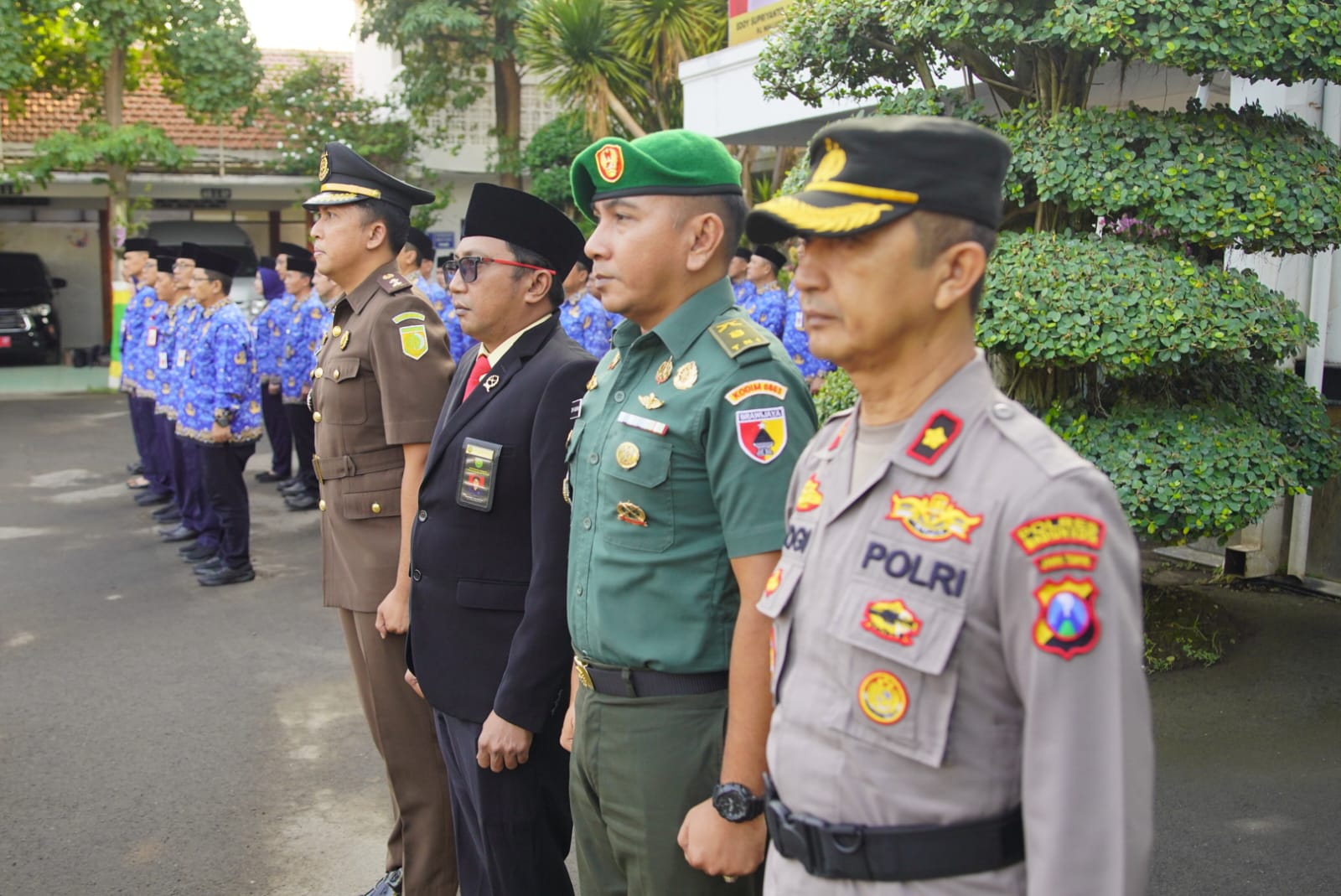 Foto 4 dari 9: Pimpin Upacara Harkitnas, Sekda Sampaikan Amanat Menkominfo
