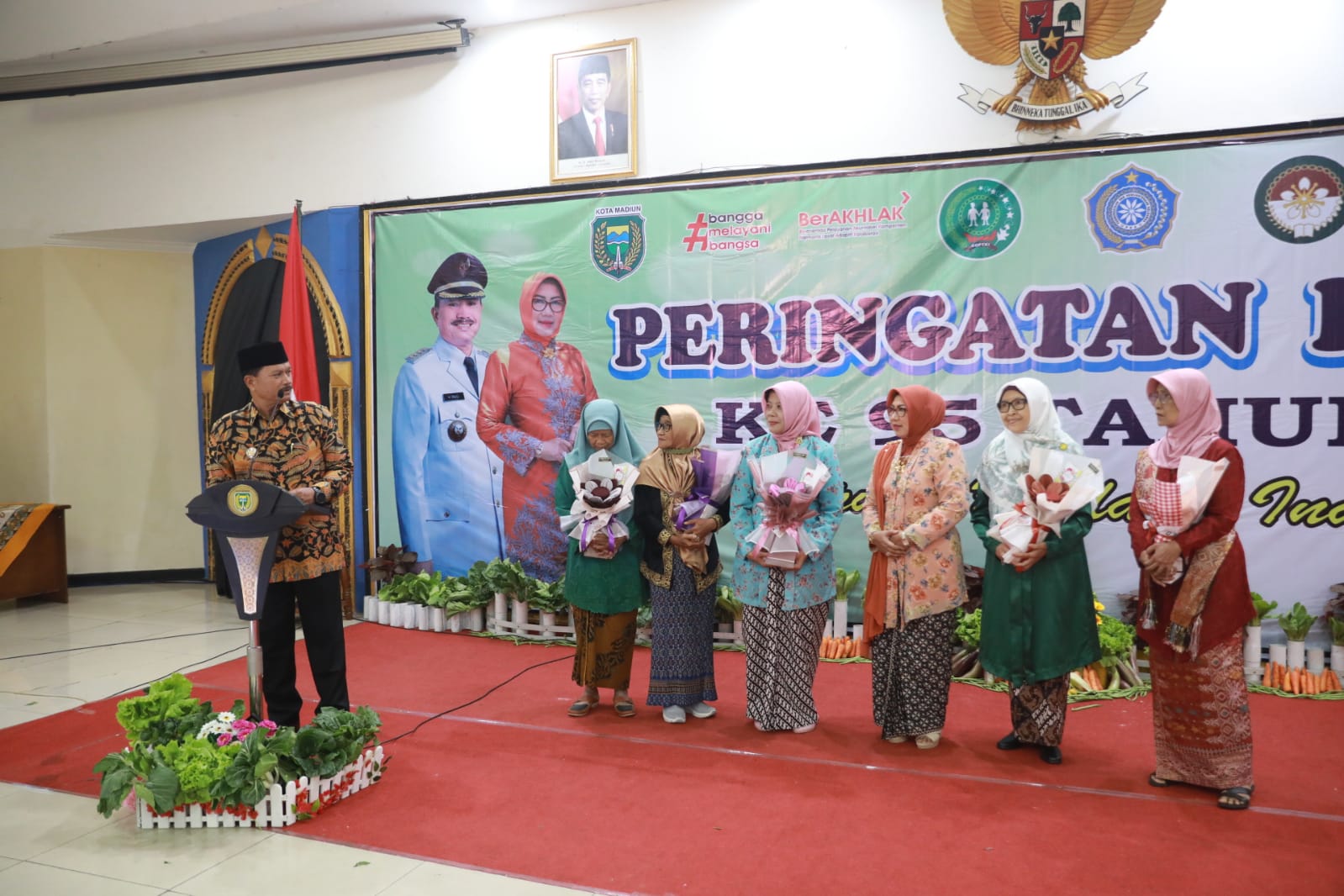 Foto 4 dari 26: Peringati Hari Ibu Ke-95, Wali Kota Gelar Upacara Bendera Hingga Perayaan Bersama Organisasi Wanita Kota Pendekar