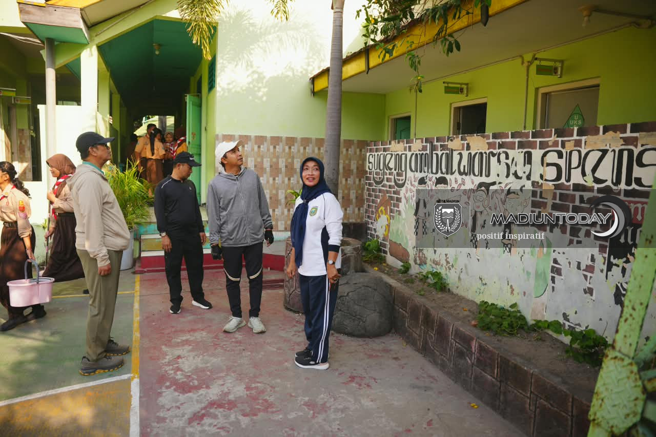 Foto 1 dari 16: Gowes Keliling Kota, Plt Wali Kota Madiun Pantau Kebersihan hingga Kondisi Sekolah