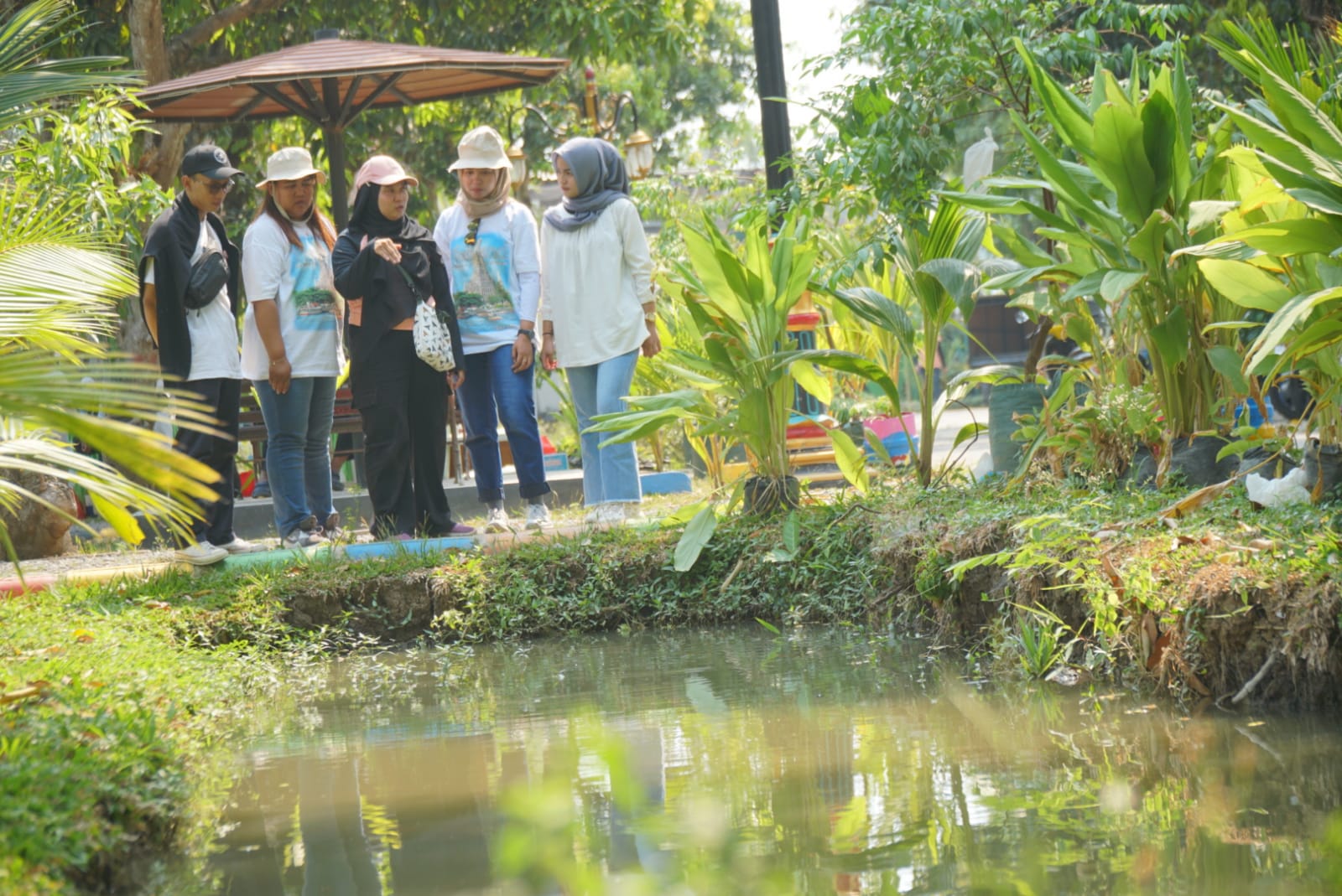 Foto 11 dari 11: Terima Kunjungan Studi Banding Dari Surakarta, Ketua TP PKK Paparkan Proklim Di Kota Pendekar