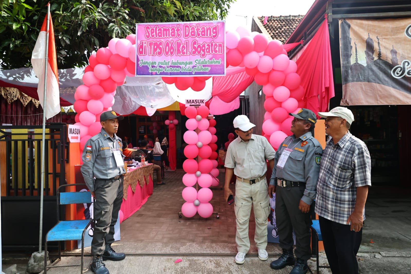 Foto 2 dari 9: Hadirkan Nuansa Merah Muda, Tingkatkan Partisipasi Pemilik Suara
